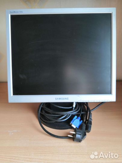 Монитор Samsung SyncMaster 720N