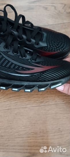 Кроссовки женские