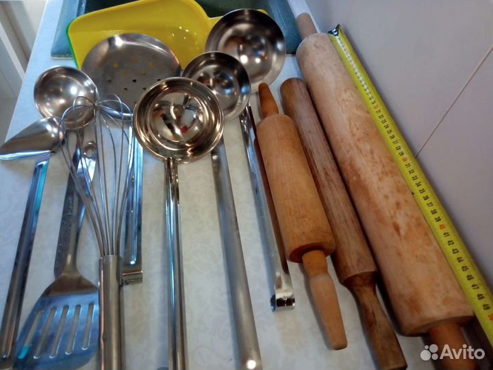 Тарелки половник скалки шумовка лопатка блюдо