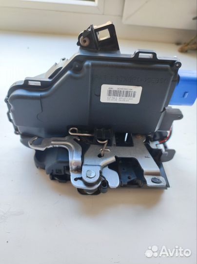 Замок зад. двери VW Touareg 3D4839015 и 3D4839016