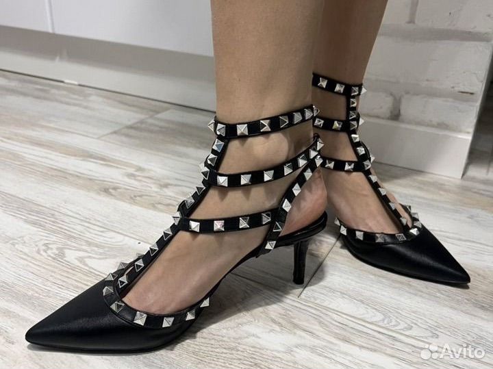 Туфли женские 39 размер черные с ремешком