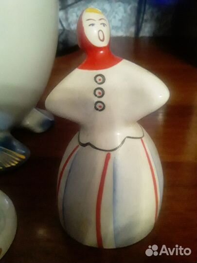 Фарфоровая советская статуэтка