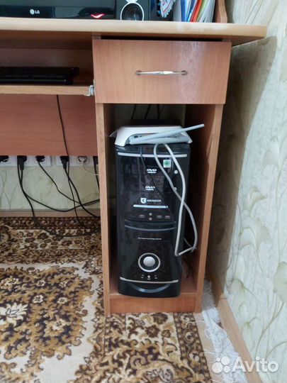 Компьютерный стол