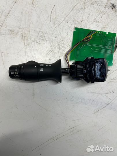 Подрулевой переключатель света Renault Latitude