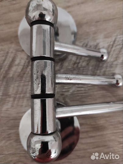 Держатель для полотенец в ванной