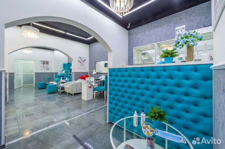 Маникюр педикюр в салоне