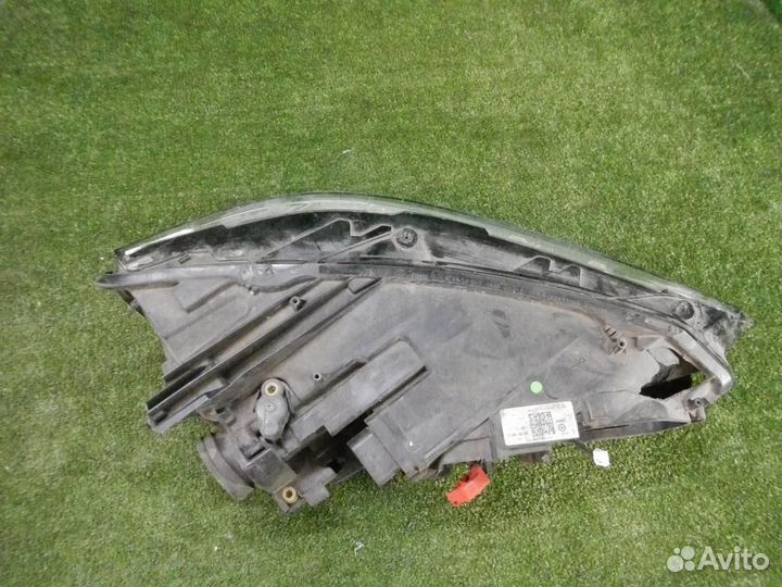 Фара левая Volkswagen Passat