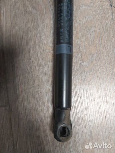 Амортизатор капота левый Mercedes Gl 500 4Matic