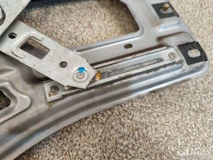 Стеклоподъемник задний правый Hyundai Santa Fe 1