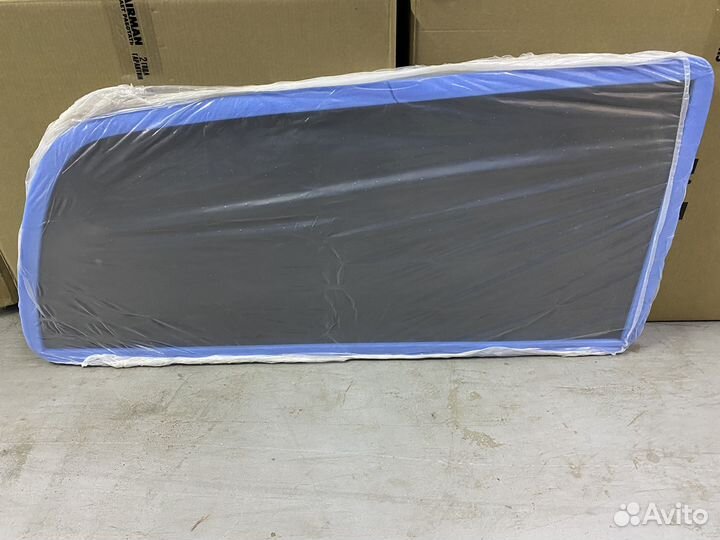 Заднее боковое стекло правое Mercedes W447 V447