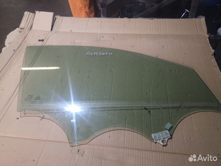 Стекло двери передней Kia Sorento Prime 3