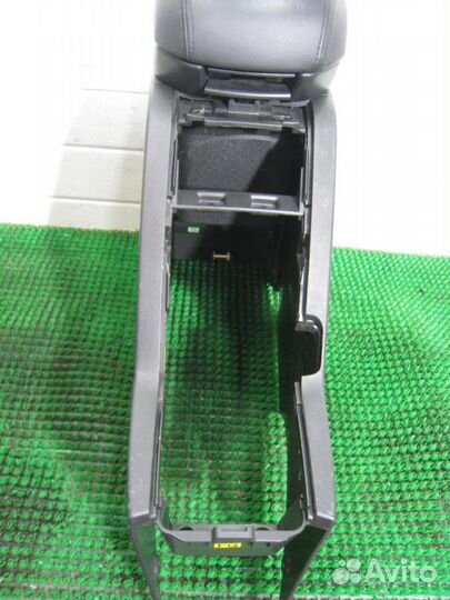 Консоль центральная с подлокотником Chevrolet Cap