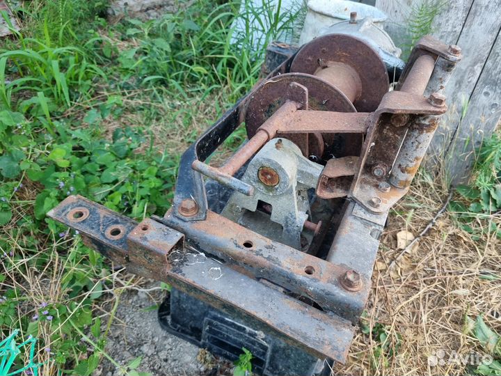 Лебедка автомобильная