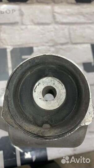 Рычаг подвески передний левый Audi Q7 4LB BHK 2009