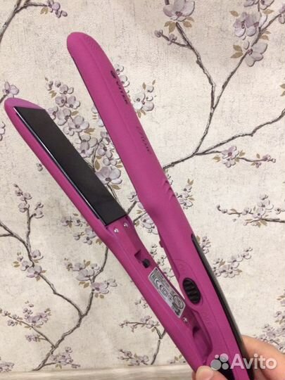 Выпрямитель для волос новый