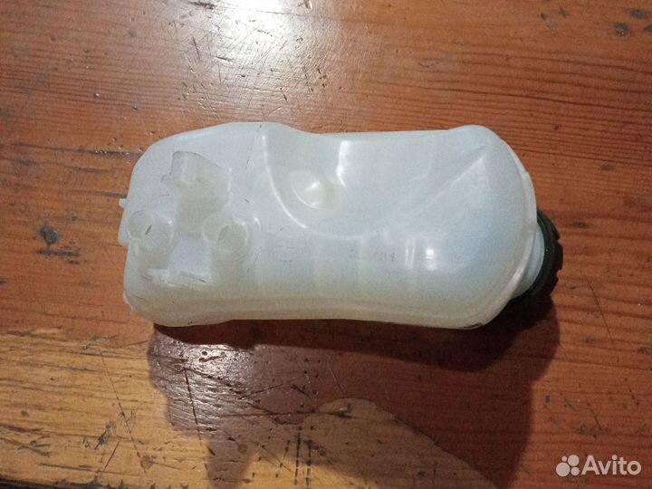 Тормозной бачок renault