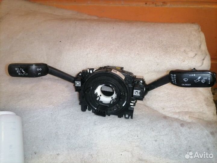 Переключатель подрулевой Skoda Octavia