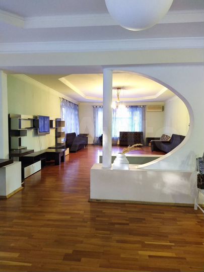 Дом 500 м² на участке 80 сот.