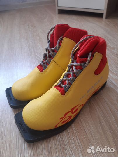 Лыжные ботинки