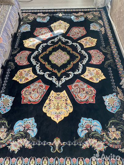 Иранский шелковый ковер