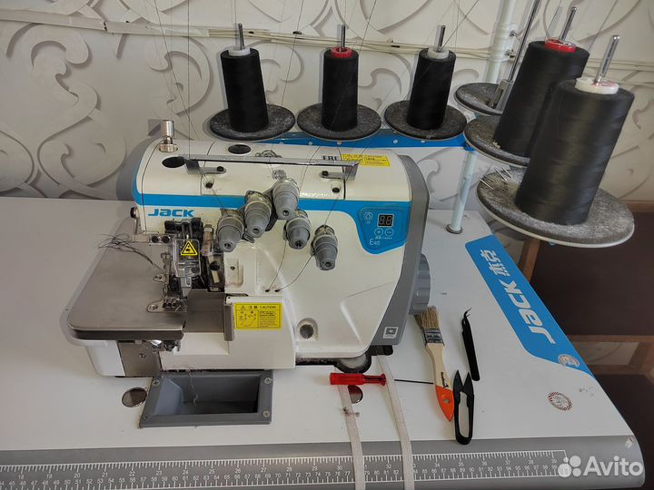 Продам швейную машинку бу