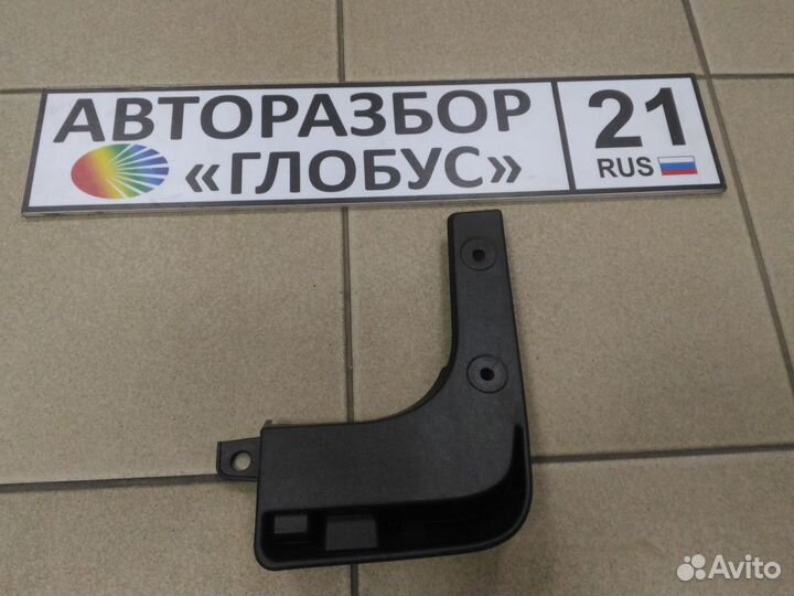 Брызговик передний левый hyundai accent акцент