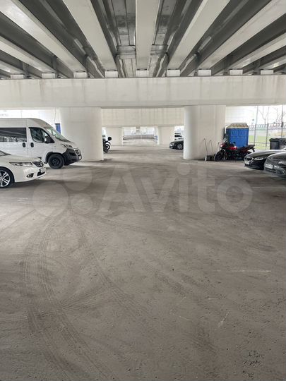 Машиноместо, 18 м²