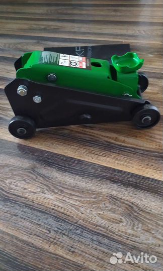 Домкрат гидравлический подкатной 2.5т