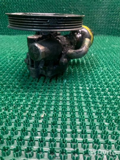 Насос гидроусилителя руля Mitsubishi Chariot N94W