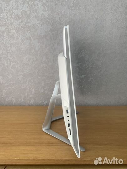 Монитор Lenovo