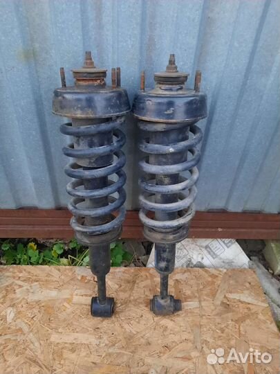 Стойки передние Ford Explorer 4 2006-2010