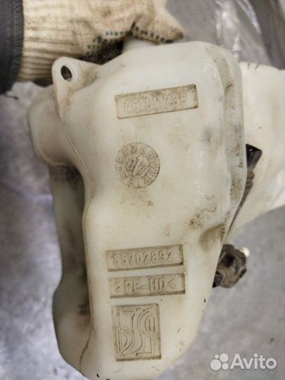 Бачок омывателя лобового стекла Opel Corsa D