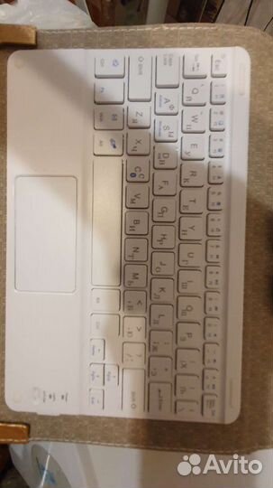 Беспроводная Bluetooth клавиатура с чехлом d 10.1