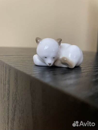 Мини фарфоровая статуэтка 
