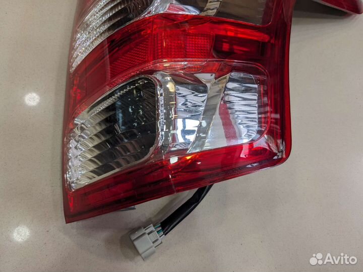 Фонарь задний правый mitsubishi L200 2015-2018