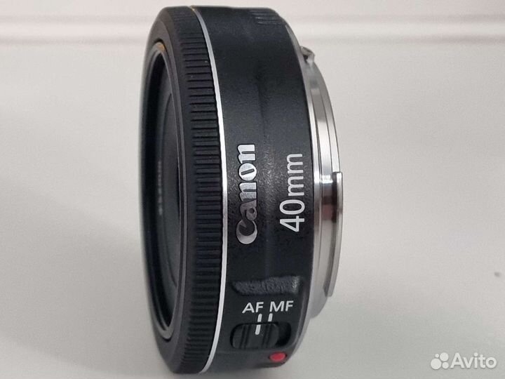 Объектив Canon EF 40mm f/2.8 STM