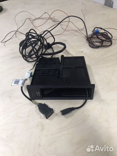 Блок Media-in с AUX и проводкой Passsat B7