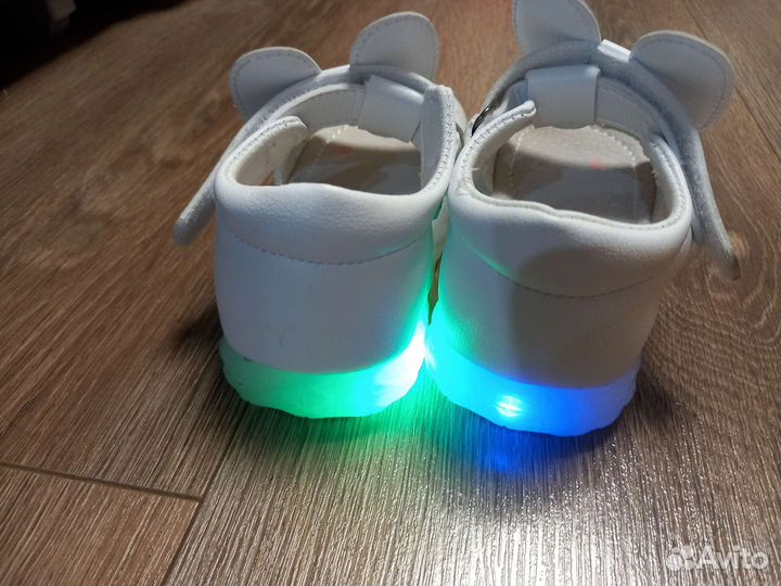 Босоножки для девочки 26 размер новые