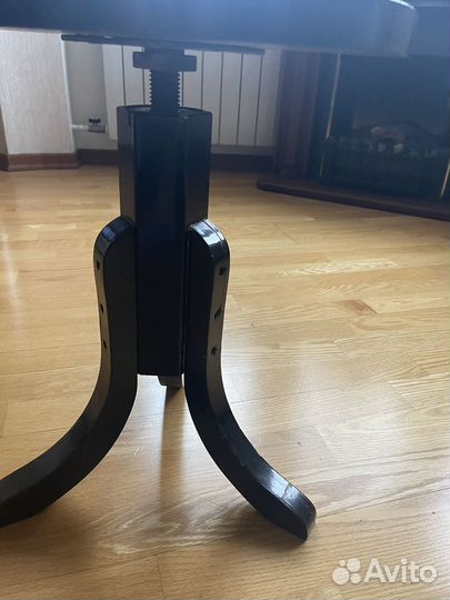 Стол круглый крутящийся для фортепиано