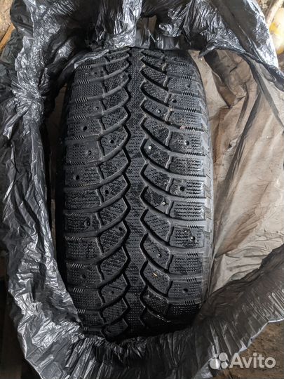 Bridgestone Blizzak Spike-01 215/60 R17 100T