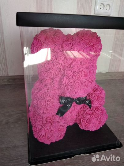 Медведь из искусственных роз