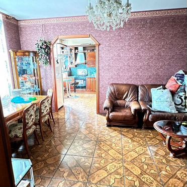 Комната 65 м² в 4-к., 6/8 эт.
