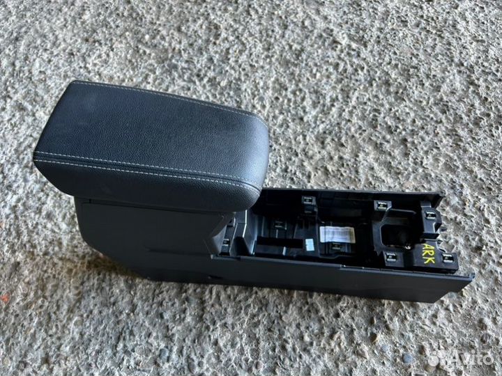 Подлокотник Renault Arkana пробег 46 H5HA450 2019