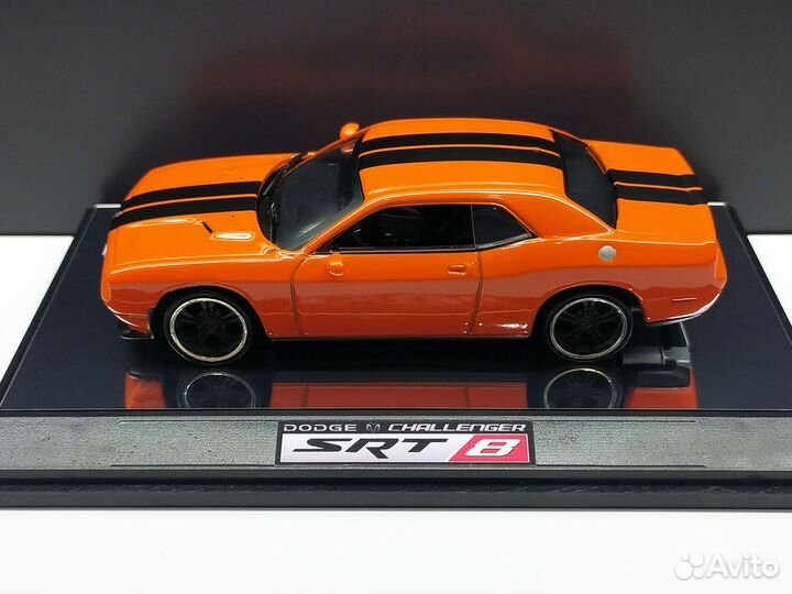 1:43 Dodge Challenger SRT8