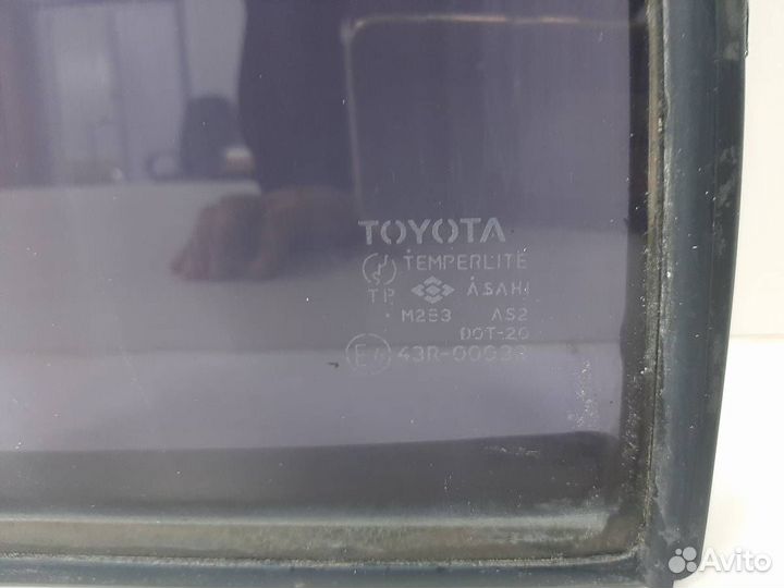 Стекло двери задней правой форточка Toyota Land Cr