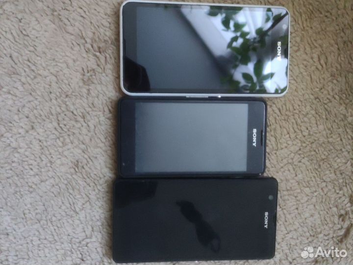 Продам 3 телефона sony xperia 1 работает