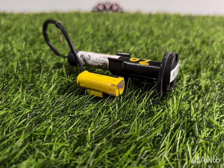 Пиропатрон петли капота правый Bmw 730Dx G11 3.0