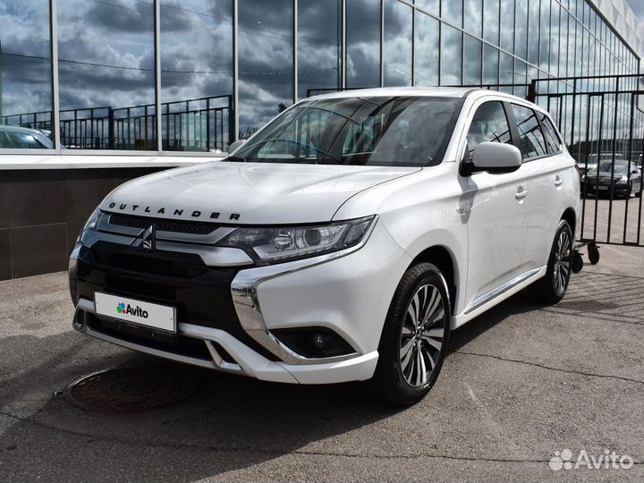 Mitsubishi Outlander 2.0 CVT, 2022, 200 км