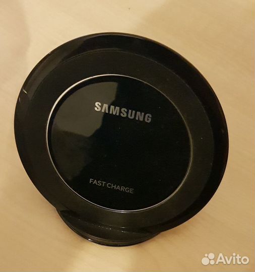 Беспроводное зарядное устройство samsung EP-NG930