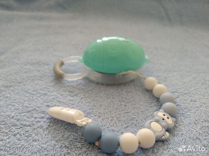 Контейнер и держатели для пустышки